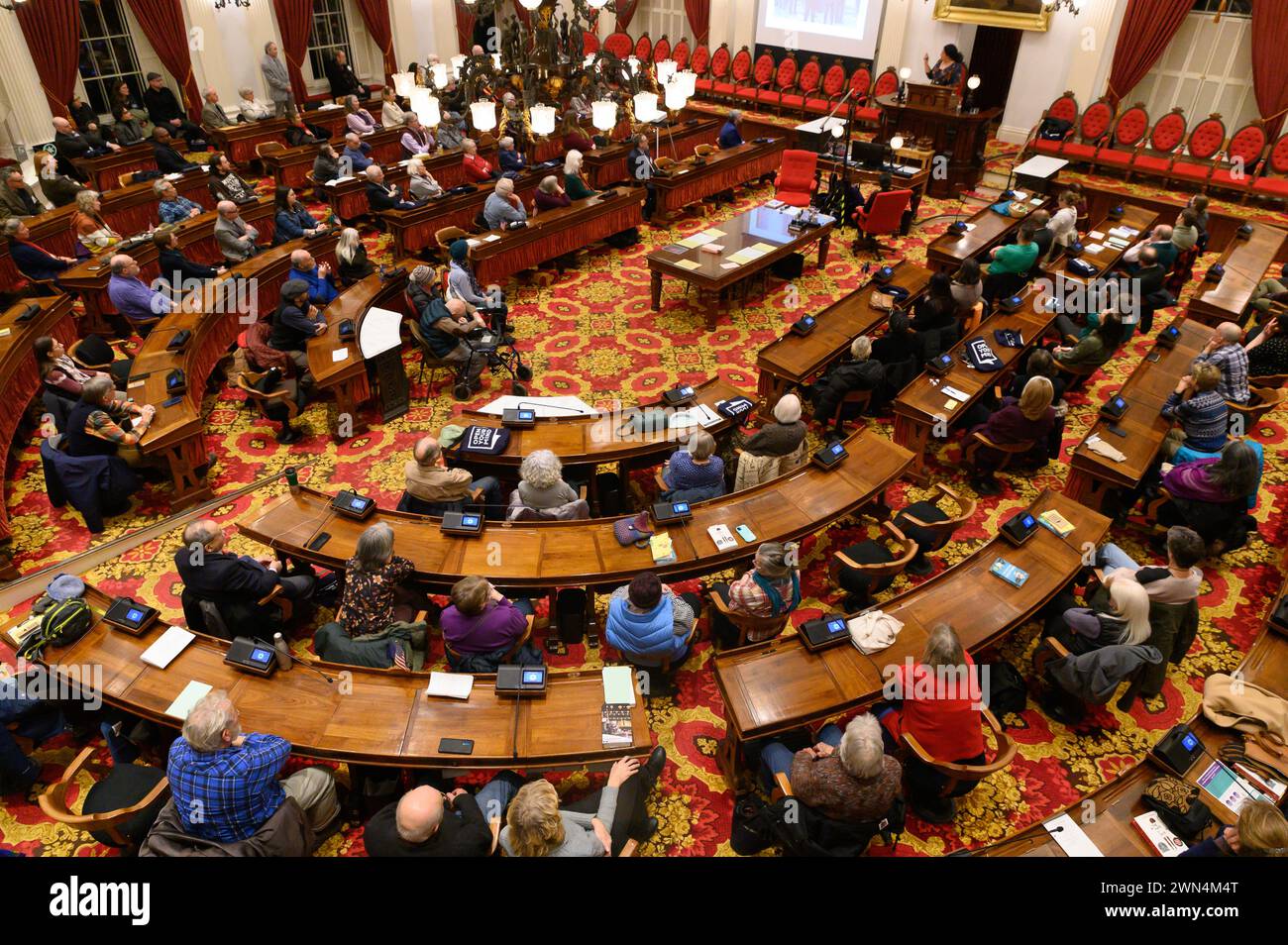 L'auteure Kekla Magoon parle de son livre « Revolution in Our Time : The Black Panther Party’s Promise to the People » au Vermont State House. Banque D'Images