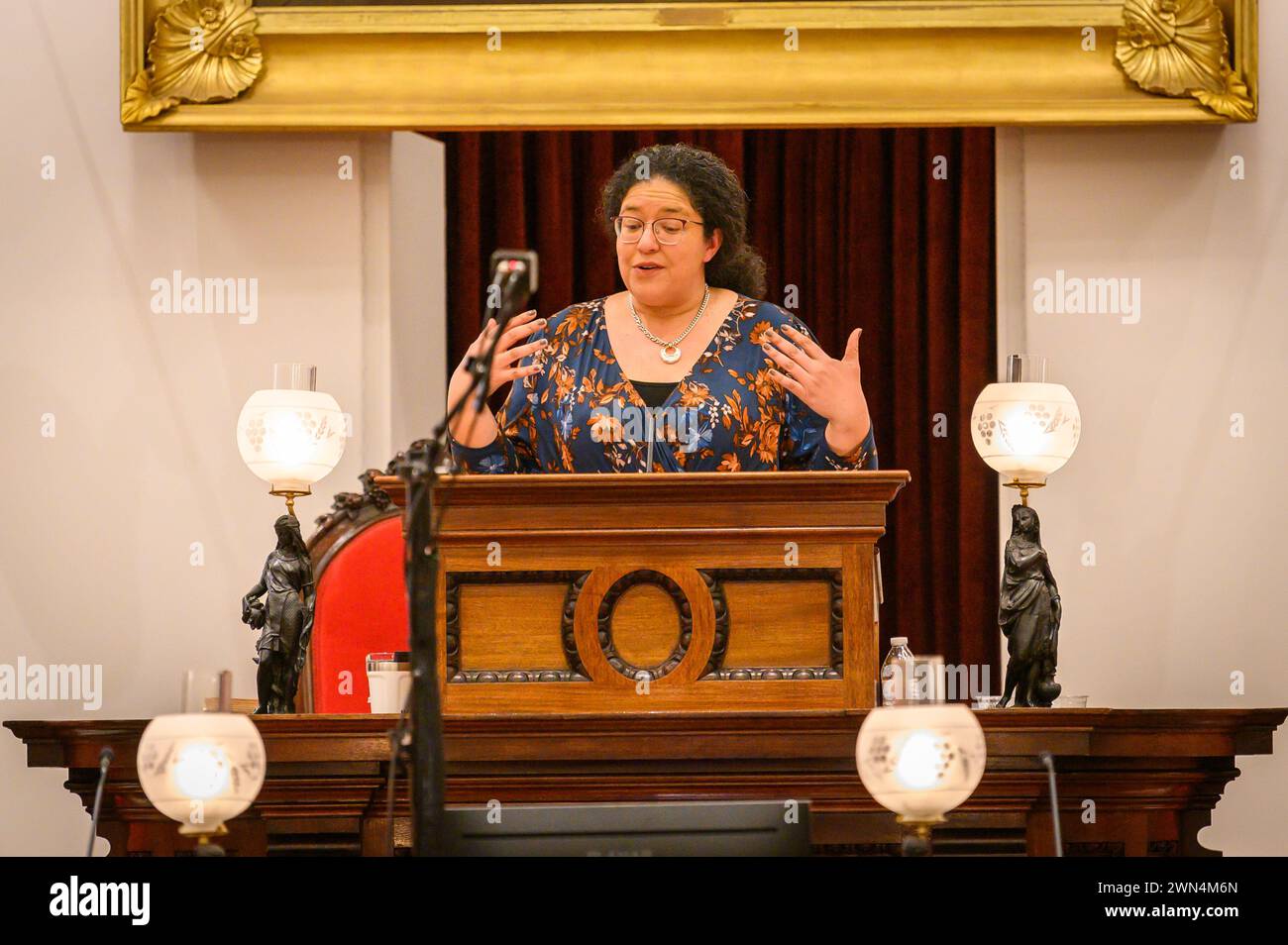 L'auteure Kekla Magoon parle de son livre « Revolution in Our Time : The Black Panther Party’s Promise to the People » au Vermont State House. Banque D'Images