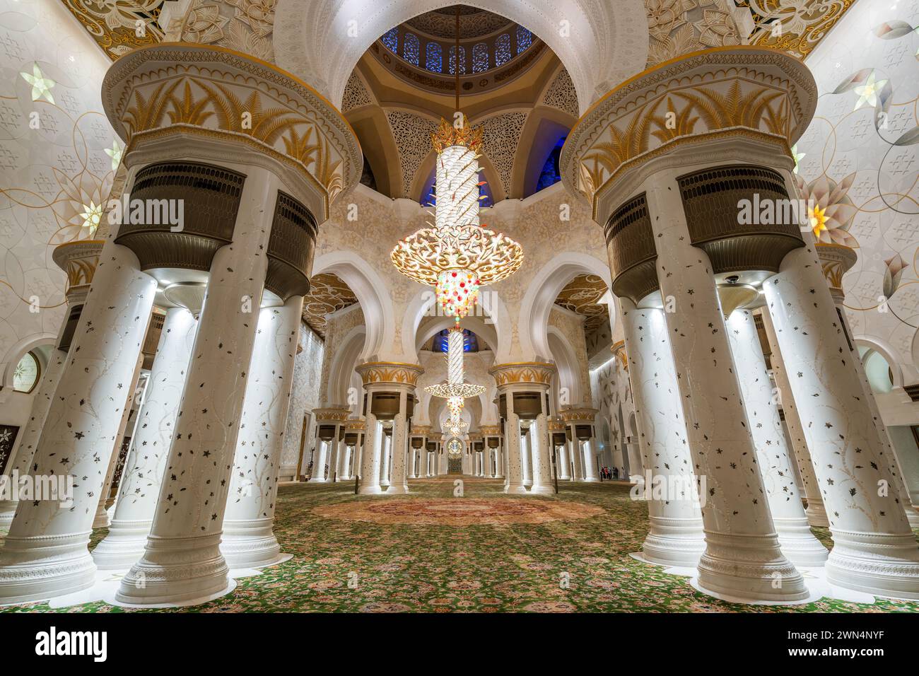 Intérieurs du monument architectural Qasr Al-Watan Palais présidentiel à Abu Dhabi, Émirats arabes Unis (eau). Banque D'Images