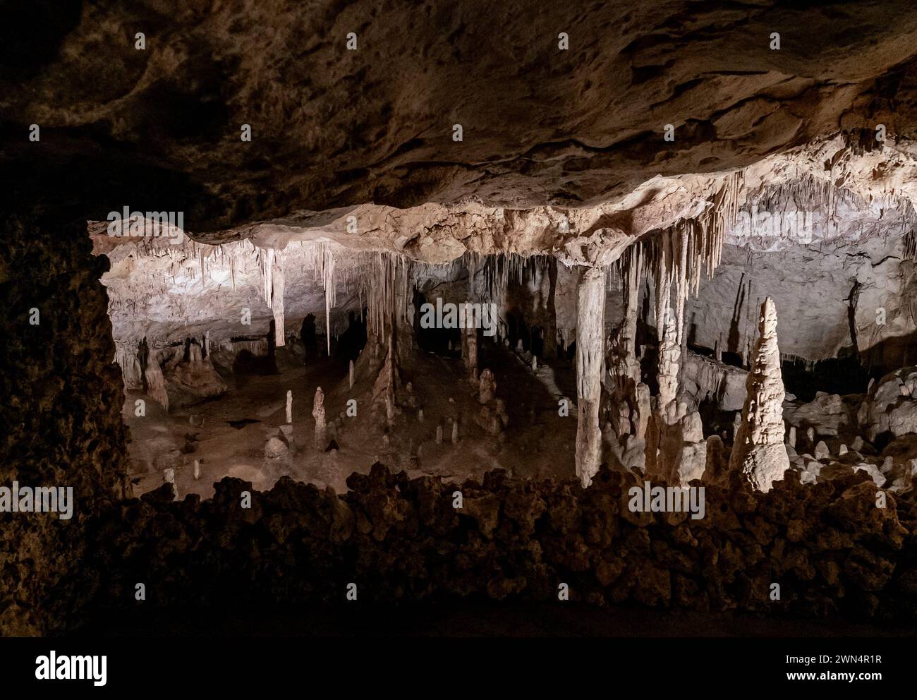 Porto Cristo, Espagne - 23 janvier 2024 : vue détaillée des formations rocheuses à l'intérieur de la Cuevas del Drach dans l'est de Majorque Banque D'Images