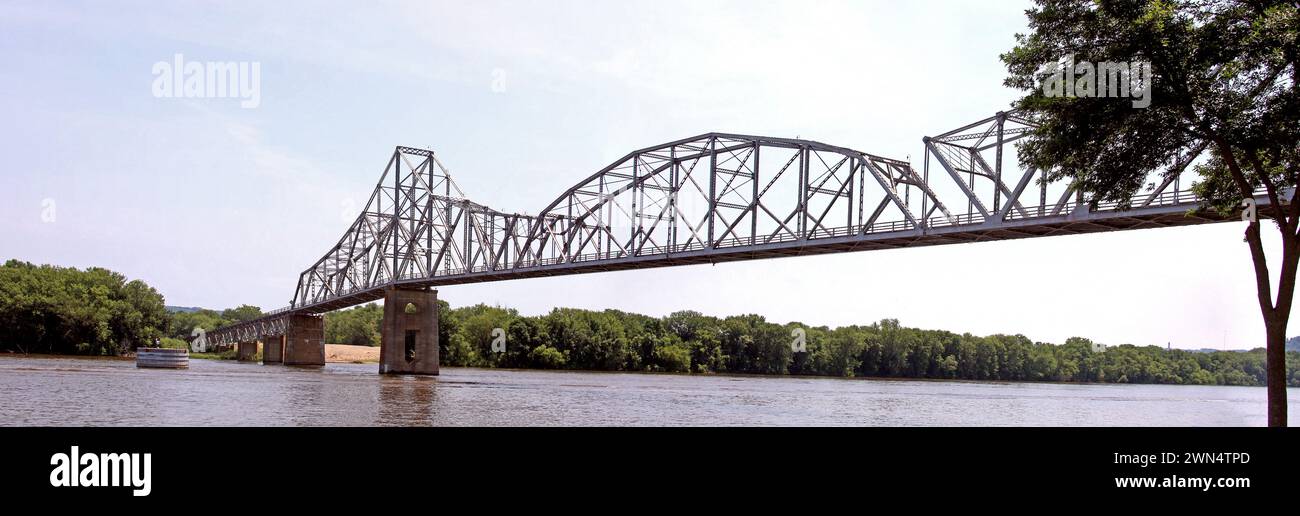 Le DOT de l'Iowa a temporairement fermé le pont Black Hawk sur l'autoroute 82, enjambe le fleuve Mississippi, rejoignant Lansing IA, au comté de Crawford, WISCONSIN. Le Banque D'Images
