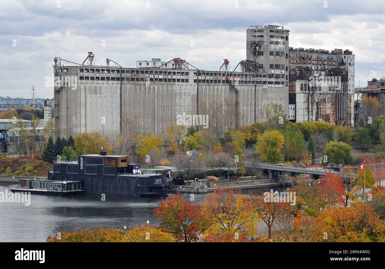 Les silos à grain du complexe historique et abandonné Silo No. 5 du Vieux-Port de Montréal ont servi à l'exportation de grain au XXe siècle. Banque D'Images