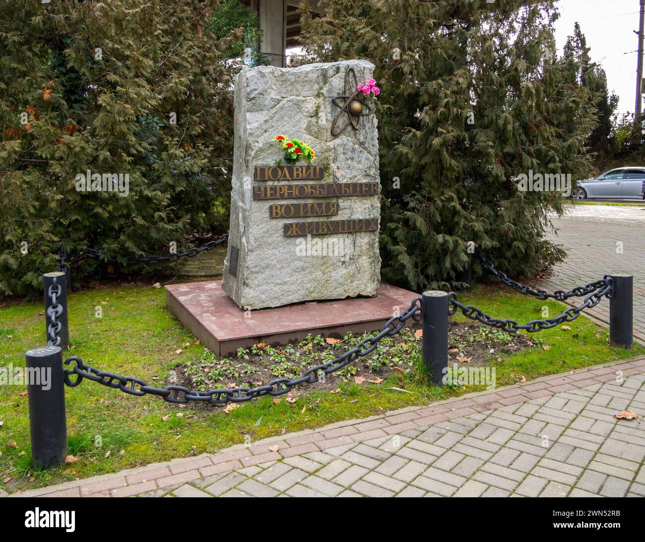 Hosta, Russie - 13 février 2023 : Monument aux liquidateurs de l'accident de la centrale nucléaire de Tchernobyl, Sotchi, district de Khosta Banque D'Images