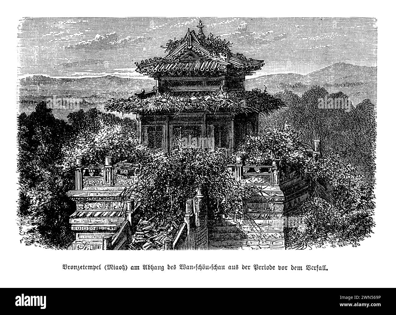 Le temple de bronze, situé dans les vestiges du Yuen-Ming-Yuen (ancien palais impérial d'été) à Wan-Show-Shan près de Pékin, représente un artefact unique de grandeur impériale chinoise et d'art. Construit entièrement en bronze, ce temple témoigne des compétences métallurgiques avancées et de la vision artistique de la dynastie Qing. Il a survécu à la destruction du Palais d'été en 1860 lors de la seconde Guerre de l'opium, un rappel poignant de la résilience culturelle au milieu des turbulences historiques. Banque D'Images