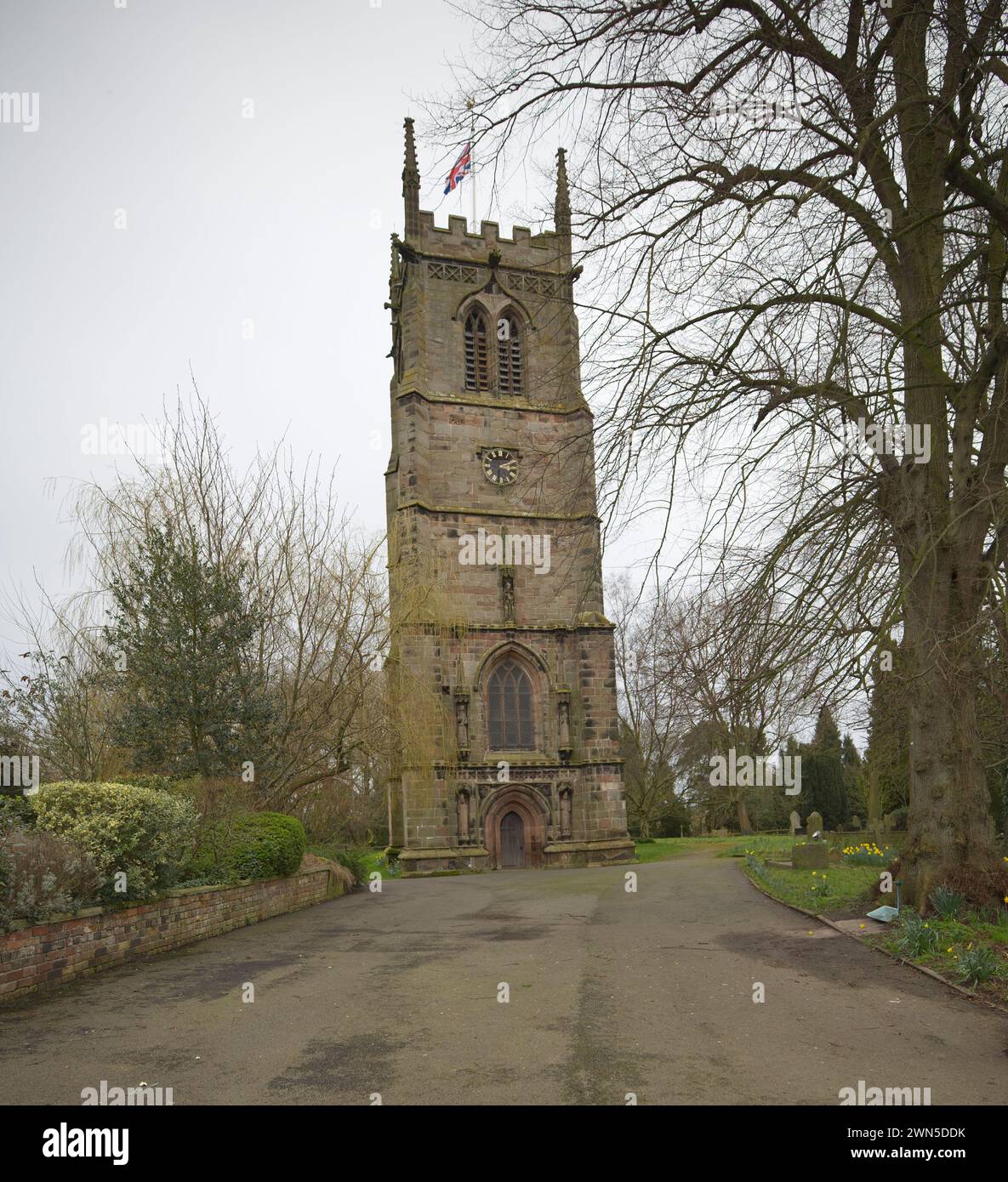 La Tour penchée du Sud Cheshire à St Chad, église de style gothique à Wybunbury - un bâtiment classé Grade II et site du patrimoine national. Banque D'Images