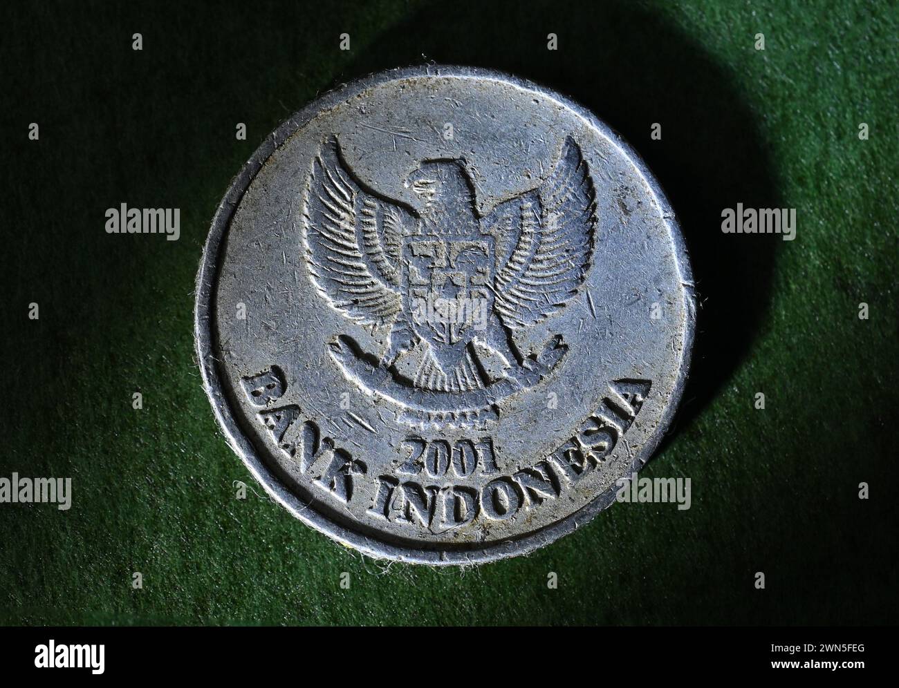 Pièce usée en roupie indonésienne Banque D'Images