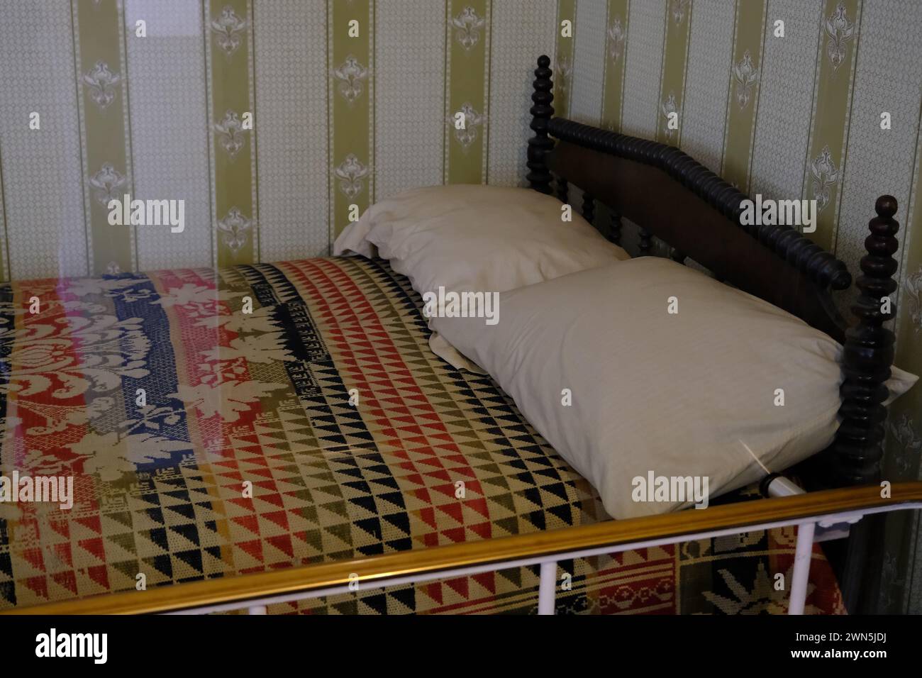 La réplique du lit de mort d'Abraham Lincoln à Petersen House où Lincoln est mort après l'assassin de John Wiles Booth dans Ford's Theatre.Washington DC.USA Banque D'Images