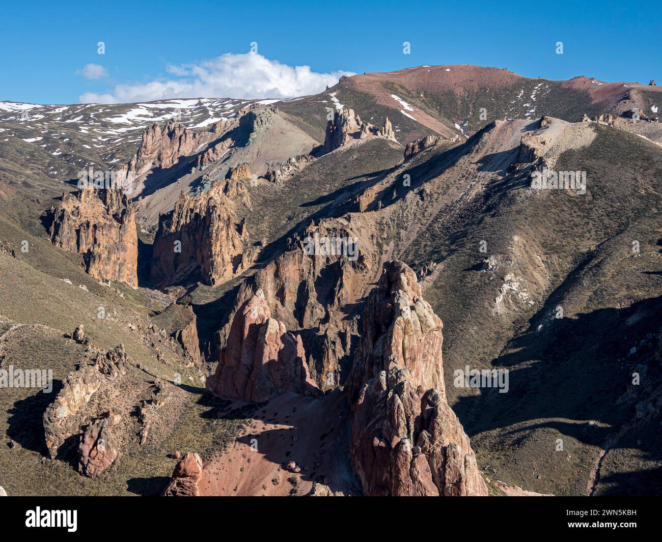 Formations rocheuses colorées dans la Valle Lunar, section du parc national de Jeinimeni, Patagonie, Chili Banque D'Images