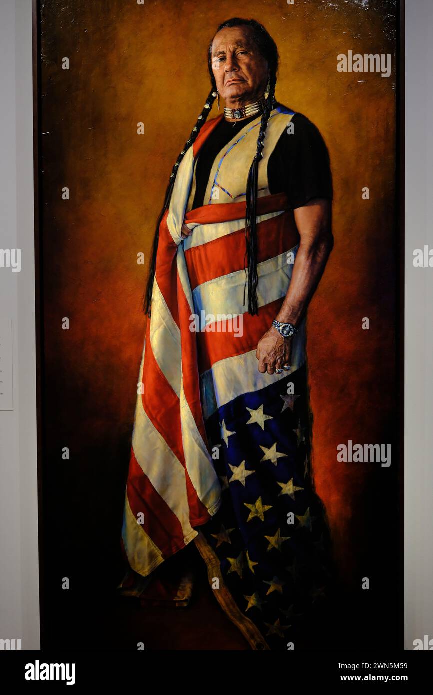 Portrait de Russell Means par Bob Coronato exposé à la National Portrait Gallery, Washington DC.USA Banque D'Images