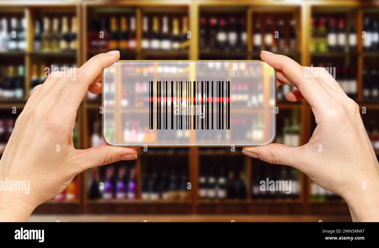 Lecture de codes-barres dans un magasin de détail à l'aide d'un téléphone intelligent. Concept d'étiquette de tablette électronique. Banque D'Images