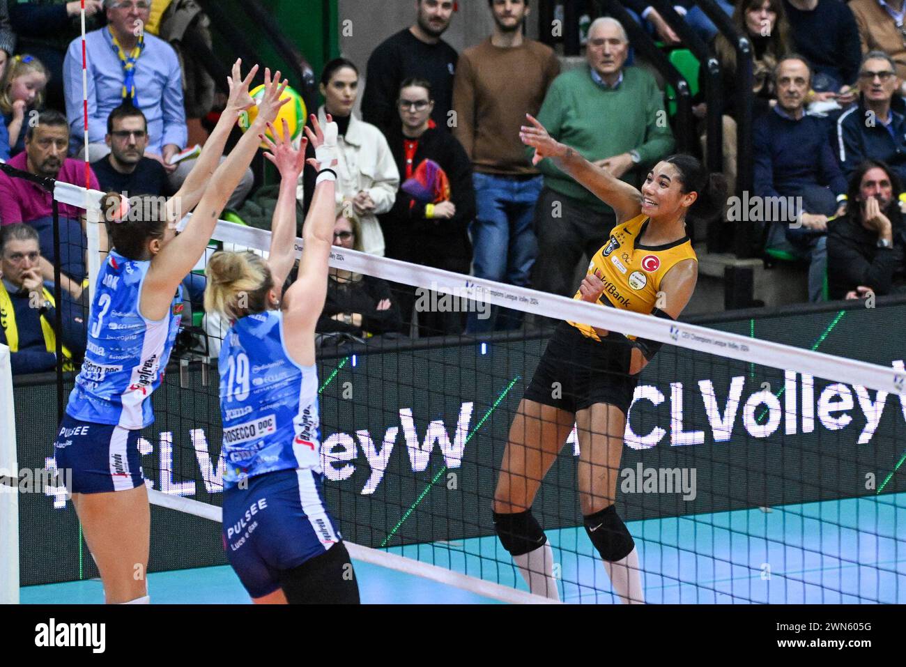 Villorba, Italie. 29 février 2024. Jordan Thompson ( Vakifbank ) pendant le match FÉMININ DE VOLLEYBALL - LIGUE DES CHAMPIONS entre Prosecco Doc Imoco Conegliano et Vakifbank Istanbul à Palaverde à Villorba, Italie le Â 29 février 2024 pendant les quarts de finale - A.Carraro Imoco Conegliano vs Vakifbank Istanbul, match féminin de la Ligue des champions CEV à Villorba, Italie, février 29 2024 crédit : Agence photo indépendante/Alamy Live News Banque D'Images