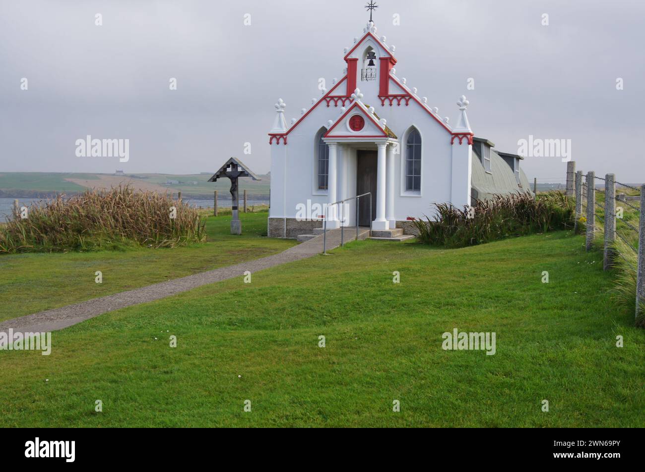 La chapelle italienne construite par les prisonniers de guerre italiens de la seconde Guerre mondiale qui ont aidé à construire les Bariiers de Churchill, Lamb Holm Island, Orcades, Écosse Banque D'Images
