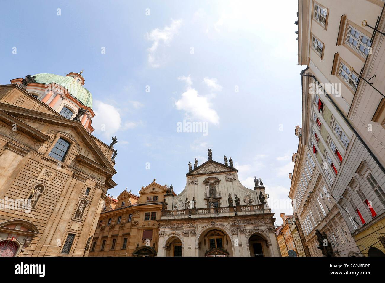 Vue des bâtiments historiques dans le vieux centre de Prague Banque D'Images