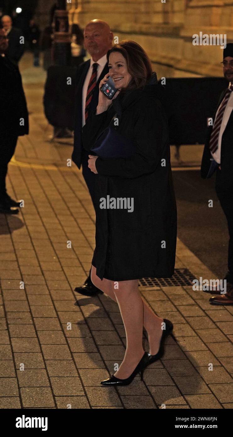 La secrétaire d'État aux Sciences, à l'innovation et à la technologie Michelle Donelan quitte le bal d'hiver conservateur au tirage au sort de l'OWO sur Whitehall, dans le centre de Londres. Date de la photo : jeudi 29 février 2024. Banque D'Images