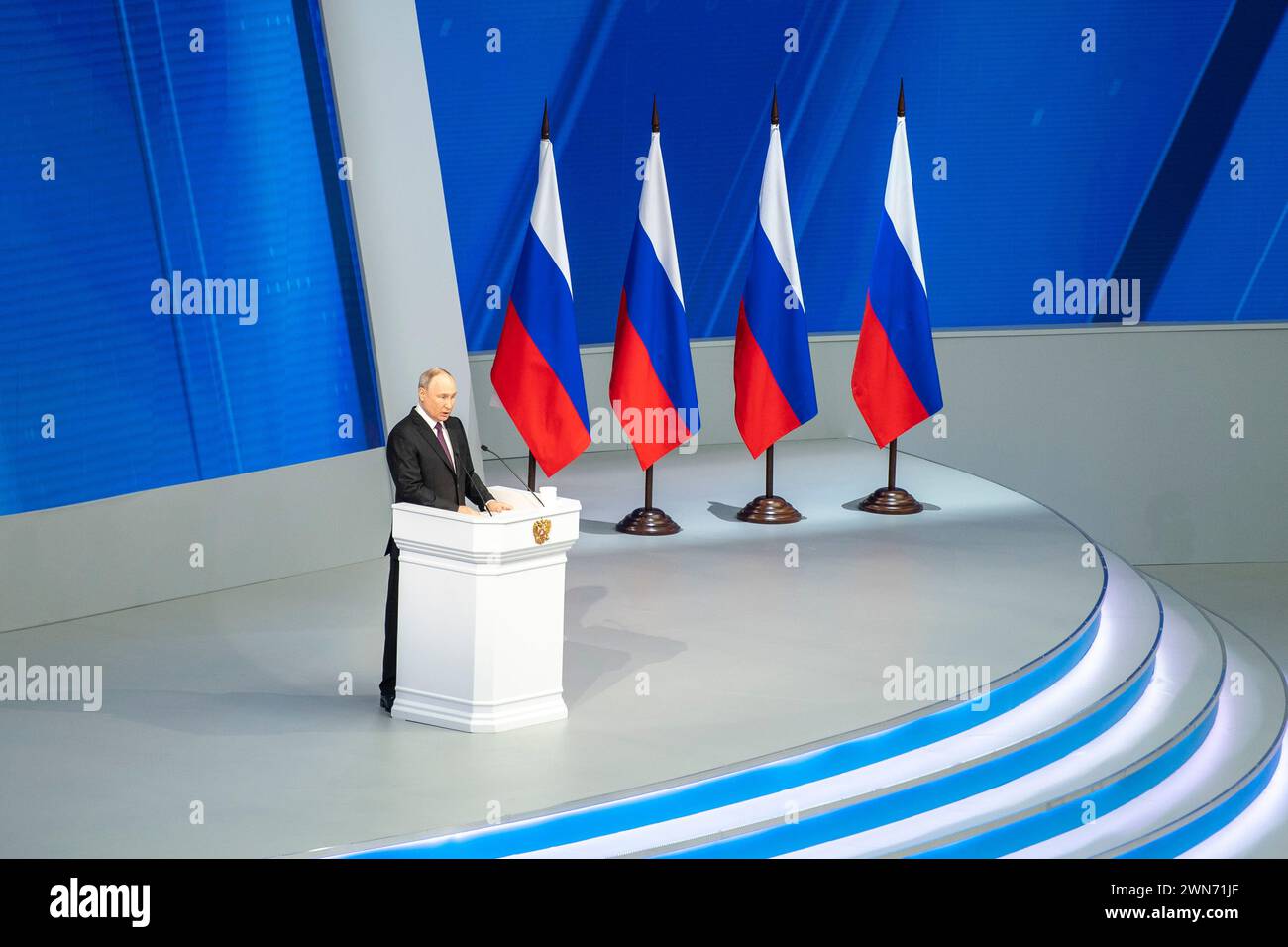 Moscou, Russie. 29 février 2024. Le président russe Vladimir Poutine prononce le discours annuel devant l’Assemblée fédérale, à Moscou, en Russie, le 29 février 2024. Jeudi, le président russe Vladimir Poutine a dénoncé l'intention des pays occidentaux de s'ingérer dans les affaires intérieures de la Russie, soulignant que la Russie choisira indépendamment sa propre voie de développement. POUR ALLER AVEC 'Roundup : Poutine frappe l'ingérence des pays occidentaux dans les affaires intérieures de la Russie' crédit : Cao Yang/Xinhua/Alamy Live News Banque D'Images