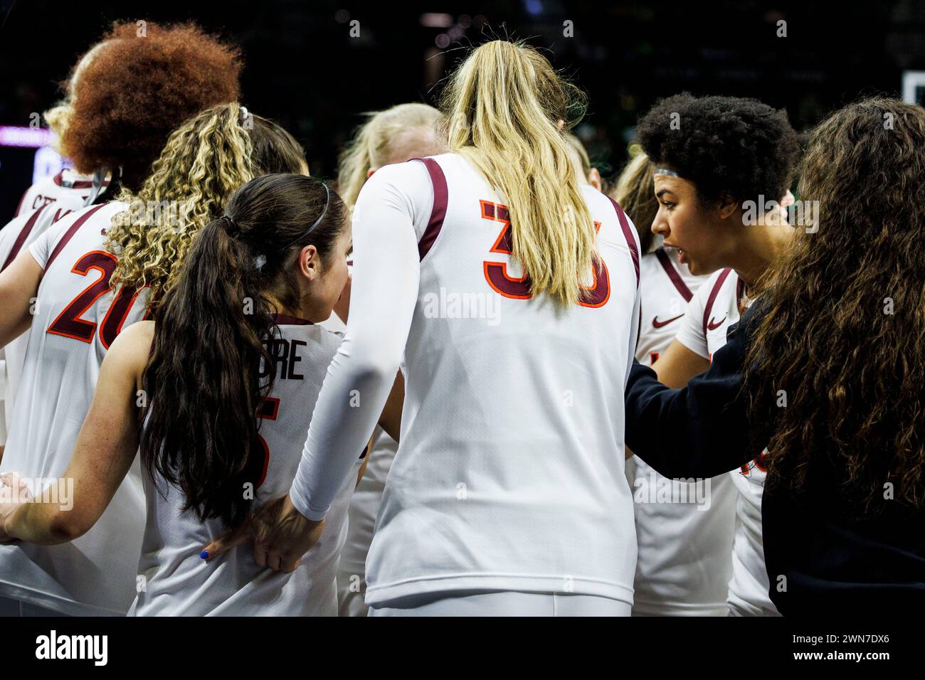 29 février 2024 : les joueurs de Virginia Tech se rencontrent avant le match de basket féminin de la NCAA entre les Virginia Tech Hokies et les notre Dame Fighting Irish au Purcell Pavilion au Joyce Center à South Bend, Indiana. John Mersits/CSM/SIPA USA. (Crédit image : © John Mersits/Cal Sport Media/SIPA USA) crédit : SIPA US/Alamy Live News Banque D'Images