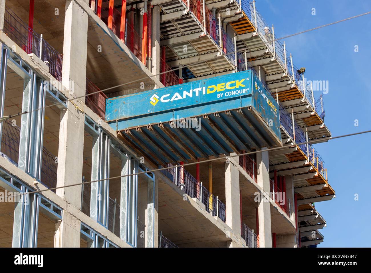 Une plate-forme de chargement CantiDeck sur un chantier à Leith Banque D'Images