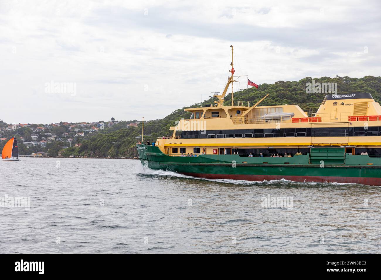 Sydney ferry, le Queenslciff sur sa route entre Manly et Circular Quay, le Manly Ferry, Sydney, Australie Banque D'Images