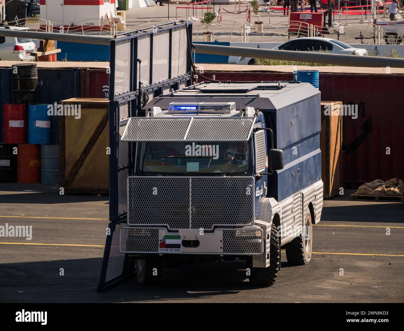Abu Dhabi, Émirats arabes Unis - Feb.25.2015. Équipements et véhicules pour la police anti-émeute à IDEX 2015 Banque D'Images