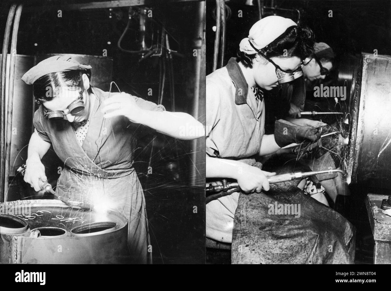 Photographies vintage de femmes soudant des pièces d'armes de charge en profondeur pendant la seconde Guerre mondiale, faisant partie de l'importante contribution des femmes aux efforts de guerre. Soudeuses féminines 1944-1945. Banque D'Images
