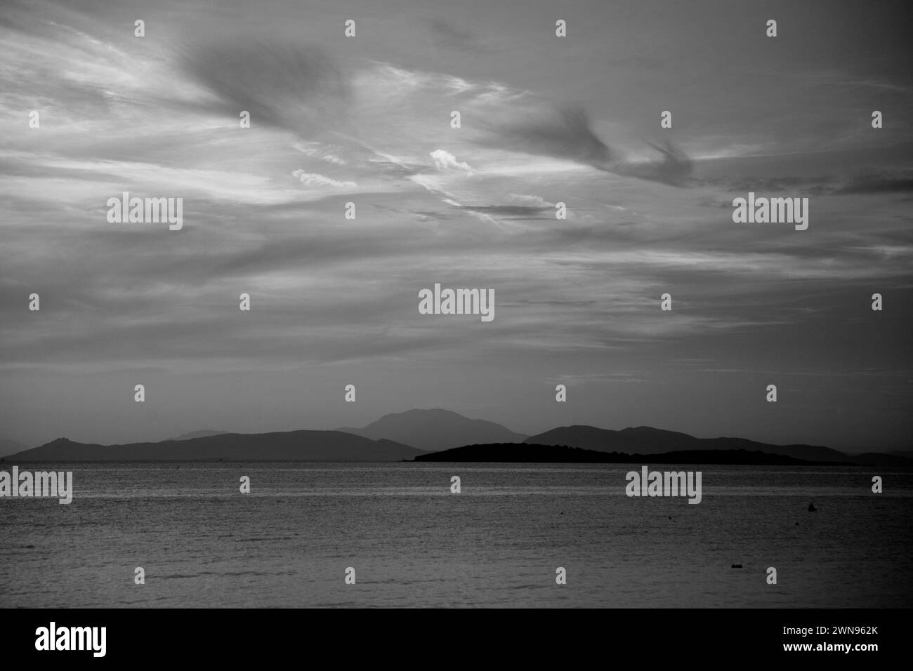 nuages au coucher du soleil vouliagmeni athens riveria athens grèce Banque D'Images