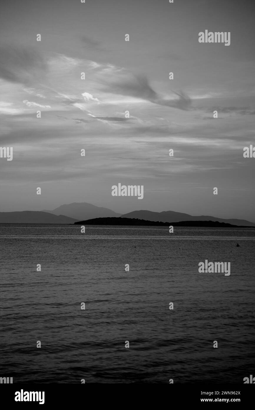 nuages au coucher du soleil vouliagmeni athens riveria athens grèce Banque D'Images