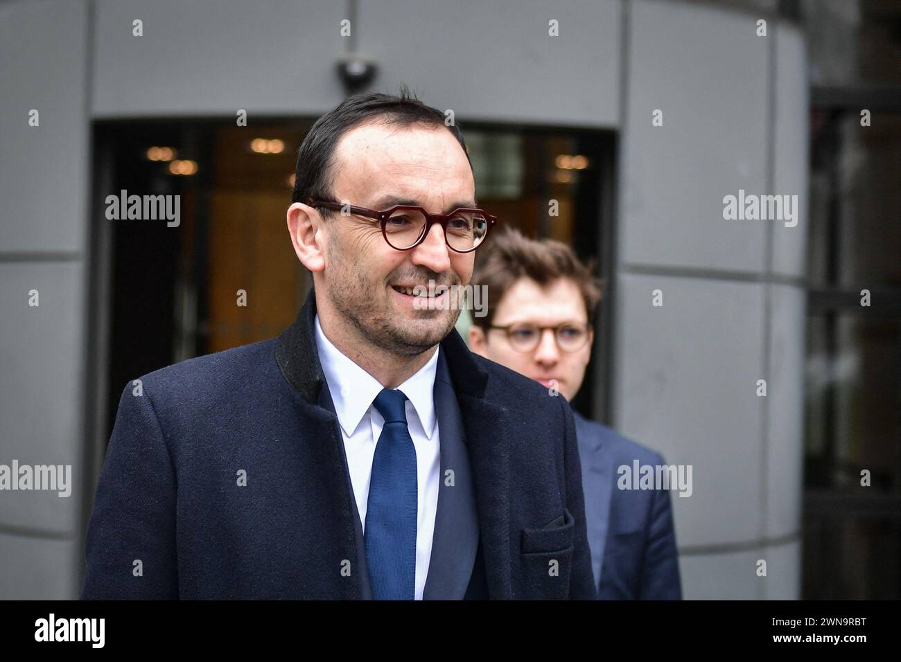 Paris, France. 01 mars 2024. Le vice-ministre français des comptes publics Thomas Cazenave quitte le ministère français de l’économie et des Finances à Paris pour visiter la Brigade de surveillance intérieure à Aulnay-sous-bois le 1er mars 2024. Photo de Firas Abdullah/ABACAPRESS.COM crédit : Abaca Press/Alamy Live News Banque D'Images