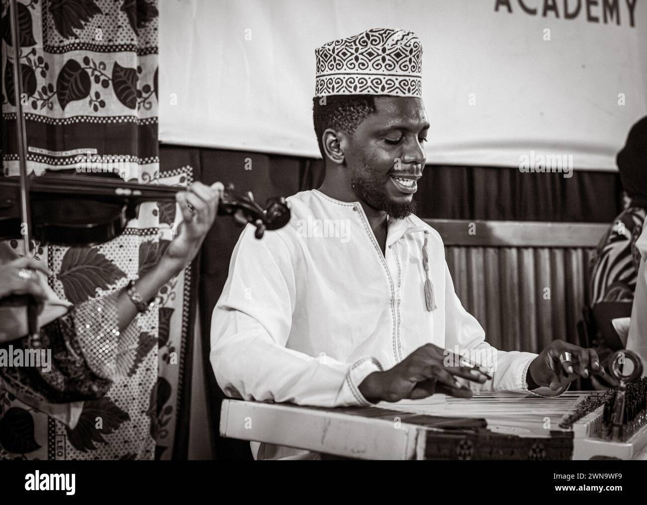 Les musiciens jouent de la musique Taarab, concert de la Dhow Countries Music Academy (DCMA), Stone Town, Zanzibar, Tanzanie Banque D'Images