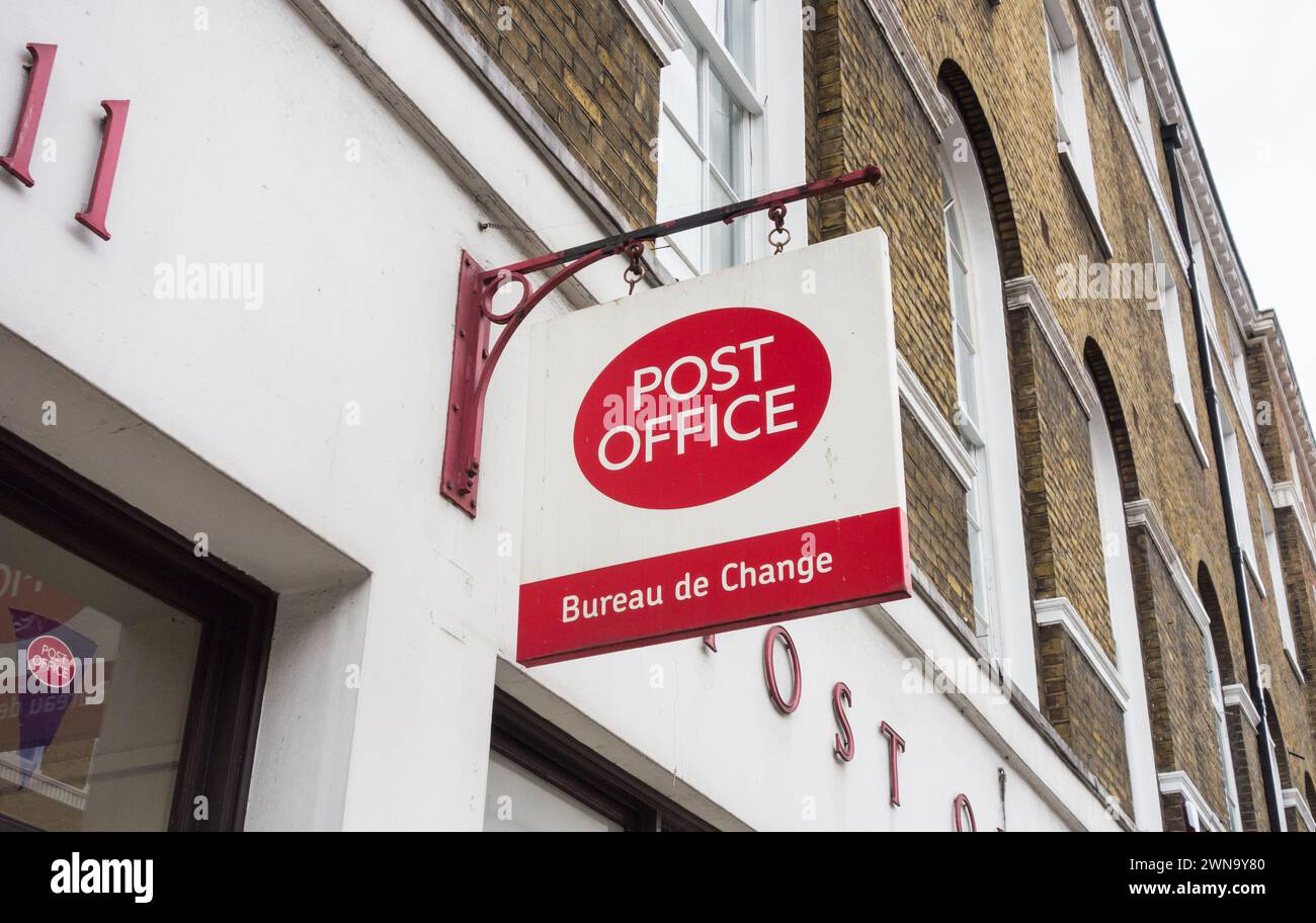 Gros plan du bureau de poste de Baker Street et de la signalisation du Bureau de change. Londres, Angleterre, Royaume-Uni Banque D'Images