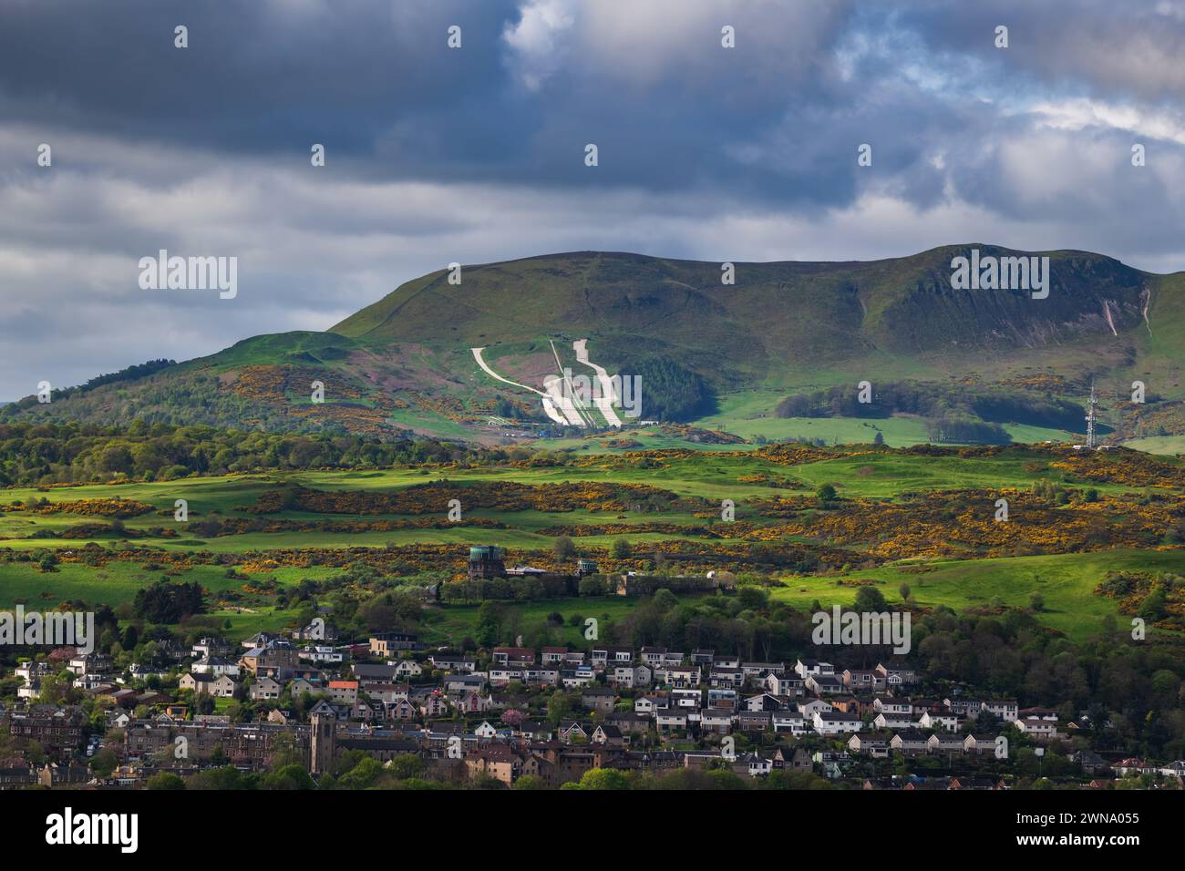 Paysage de Pentland Hills avec Midlothian Snowsports Centre (anciennement le Hillend ski Centre), piste de ski sec près de la ville d'Édimbourg en Écosse, Royaume-Uni. Banque D'Images