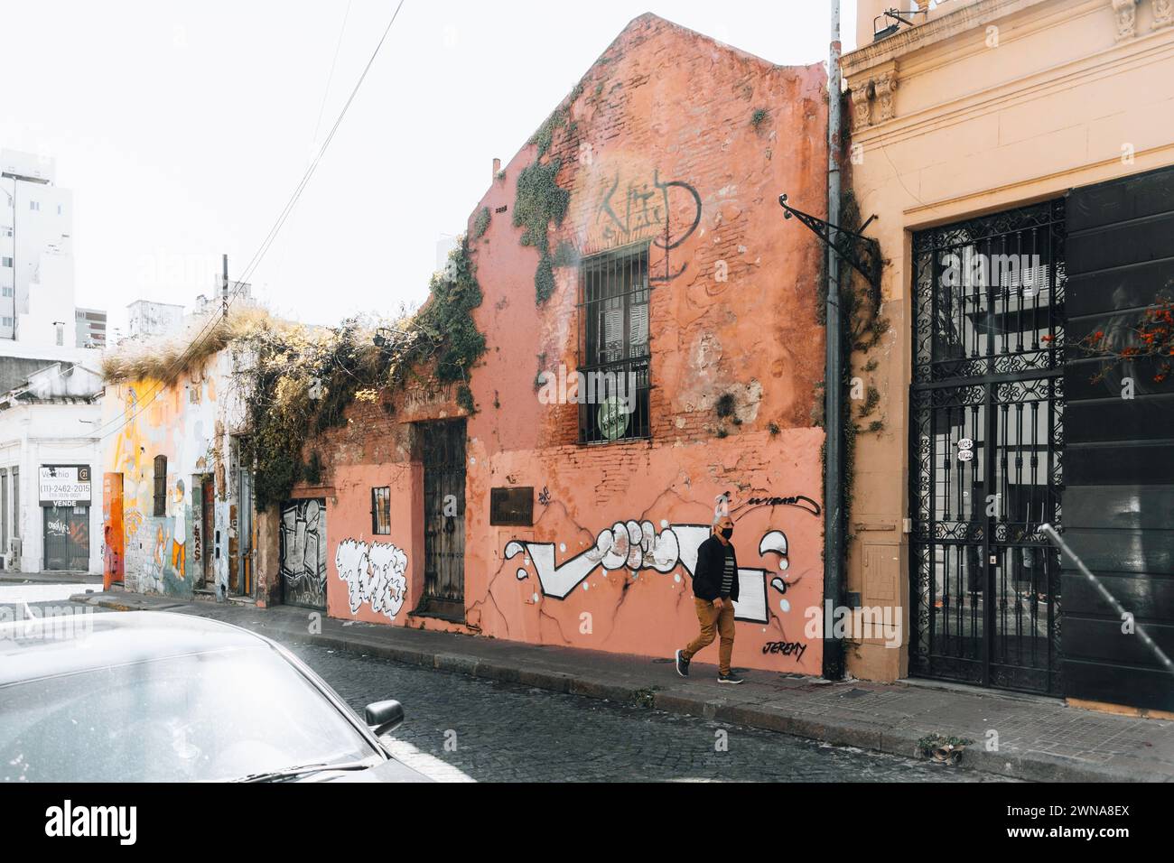 San Telmo est un quartier historique situé à Buenos Aires, en Argentine. Elle est réputée pour ses rues pavées, son architecture coloniale. Banque D'Images