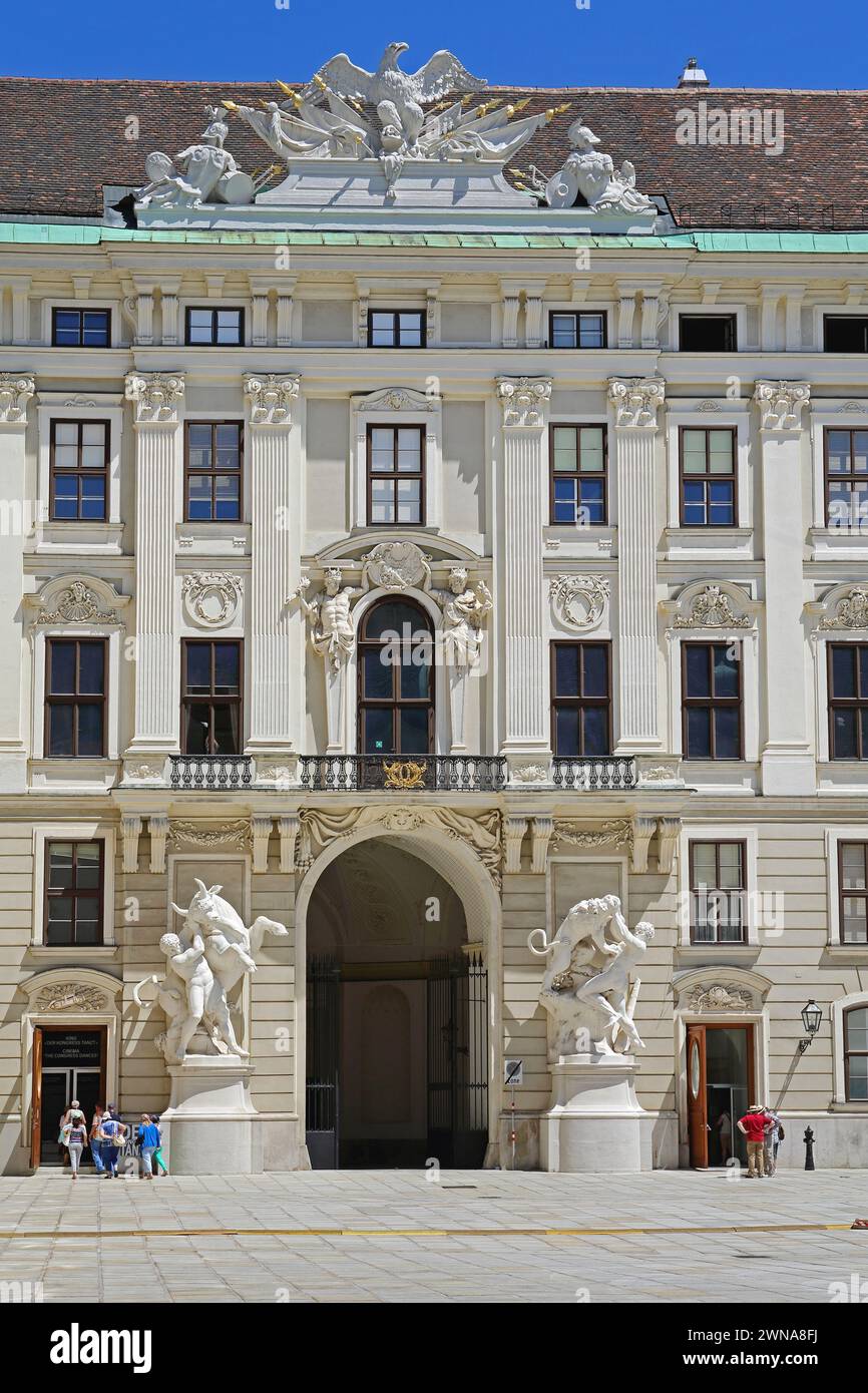 Vienne, Autriche - 11 juillet 2015 : Palais royal historique de la Hofburg dans la capitale, le jour d'été ensoleillé. Banque D'Images