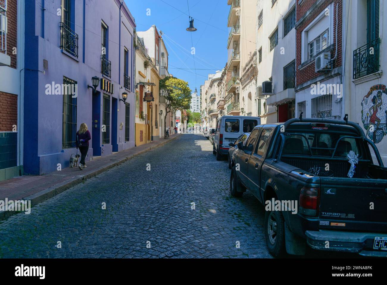 San Telmo est un quartier historique situé à Buenos Aires, en Argentine. Elle est réputée pour ses rues pavées, son architecture coloniale. Banque D'Images