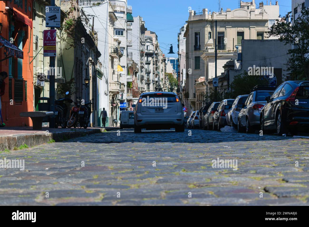 San Telmo est un quartier historique situé à Buenos Aires, en Argentine. Elle est réputée pour ses rues pavées, son architecture coloniale. Banque D'Images