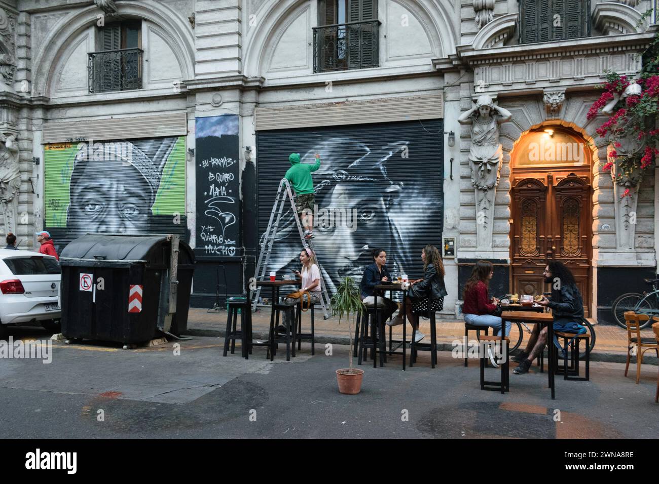 San Telmo est un quartier historique situé à Buenos Aires, en Argentine. Elle est réputée pour ses rues pavées, son architecture coloniale. Banque D'Images