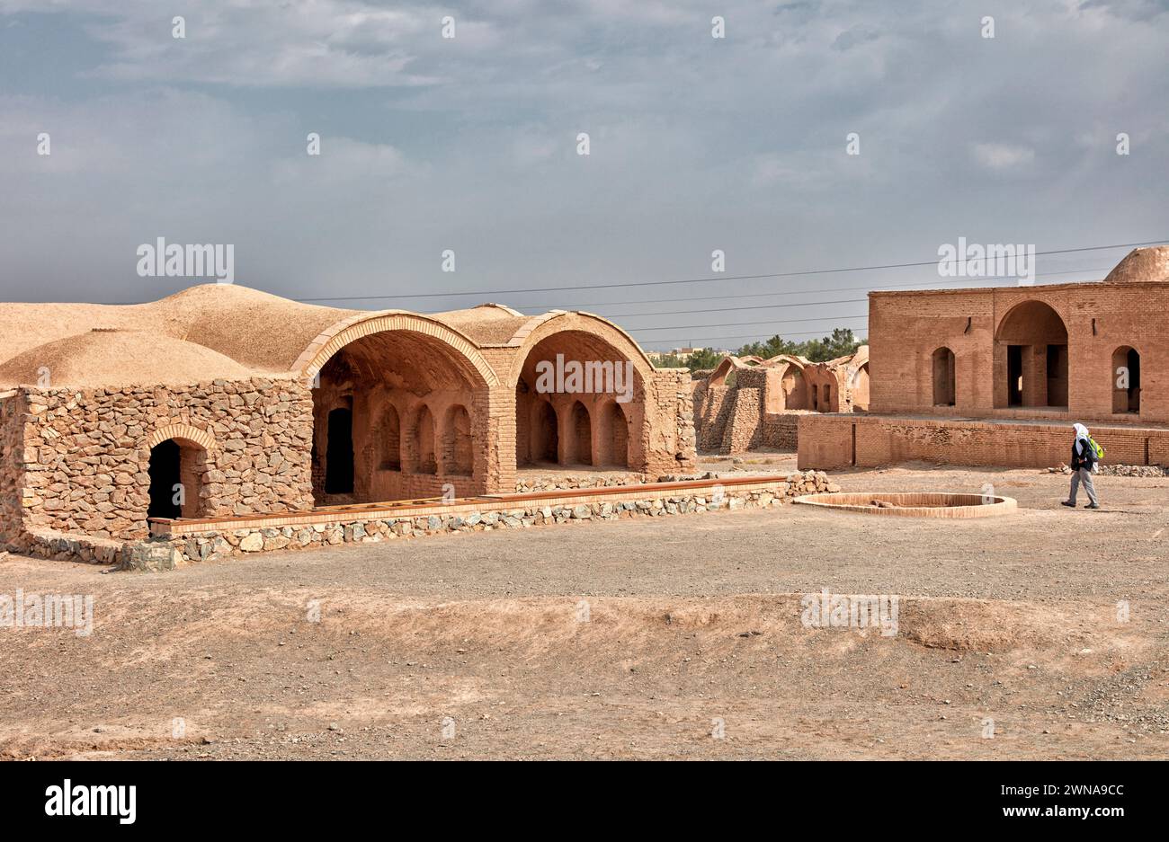 Ruine l'ancien Khayleh (Kheyla), bâtiments pour les parents des défunts de se reposer pendant la cérémonie d'enterrement zoroastrienne aux tours du silence. Yazd, Iran. Banque D'Images