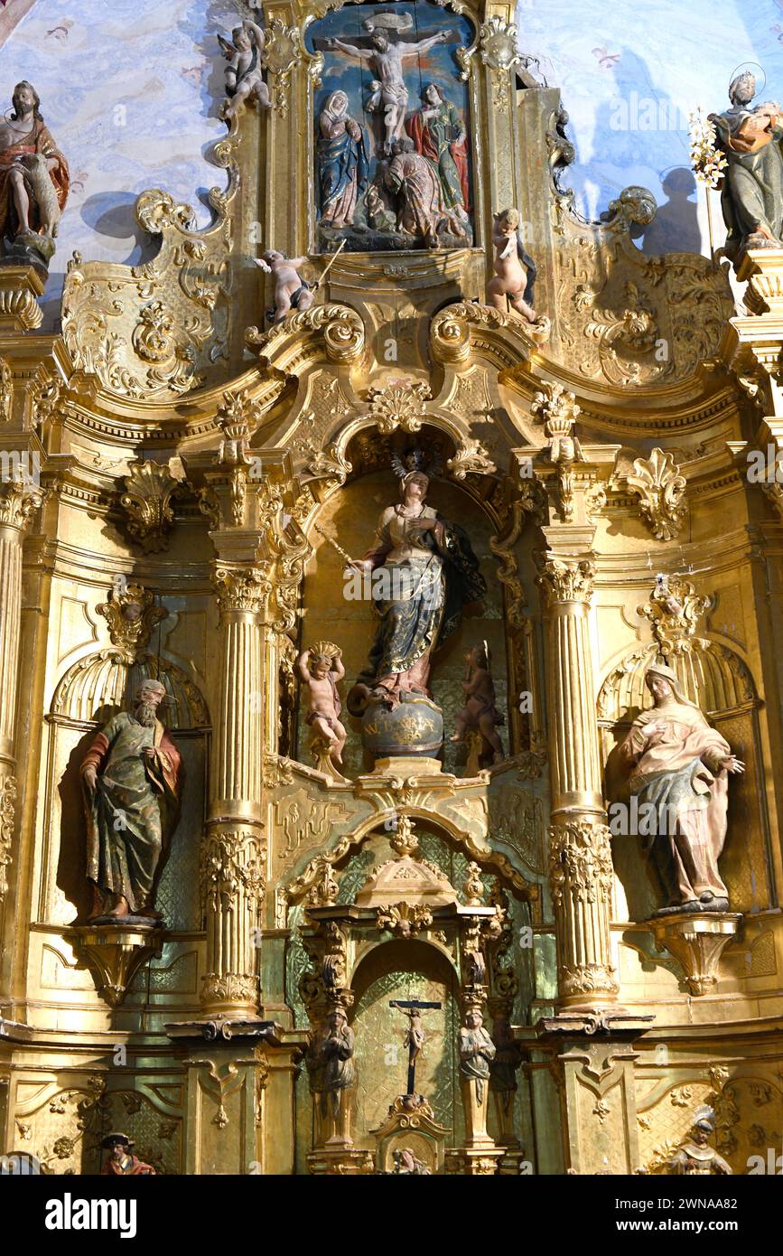 Lois, Cremenes municipalité. Église paroissiale connue sous le nom de la Catedral de la Montaña. Retable baroque. Leon, Castilla y Leon, Espagne. Banque D'Images Lois, Cremenes municipalité. Église paroissiale connue sous le nom de la Catedral de la Montaña. Retable baroque. Leon, Castilla y Leon, Espagne. Banque D'Images