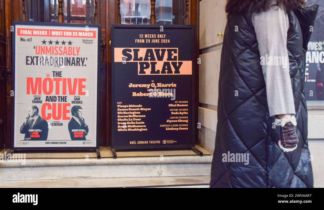 Londres, Royaume-Uni. 1er mars 2024. Vue extérieure du théâtre Noel Coward dans le West End où Slave Play ouvrira le 29 juin. Crédit : Vuk Valcic/Alamy Live News Banque D'Images