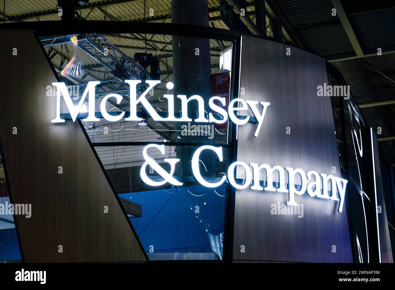 McKinsey & Company, Messestand, MWC Mobile World Congress 2024, Barcelone, Espagne *** McKinsey Company, stand d'exposition, MWC Mobile World Congress 2024, Barcelone, Espagne Banque D'Images