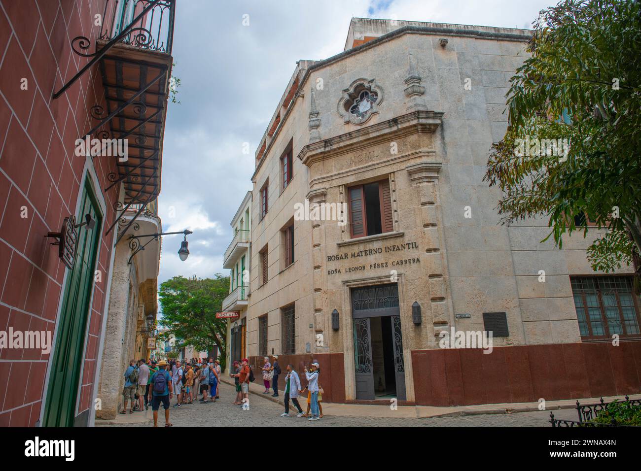 Hôpital maternel et infantile Dona Leonor Perez Cabrera (Hogar Materno Infantil) sur Calle Mercaderes Street à Lamparilla Street dans la vieille Havane (la Haban Banque D'Images
