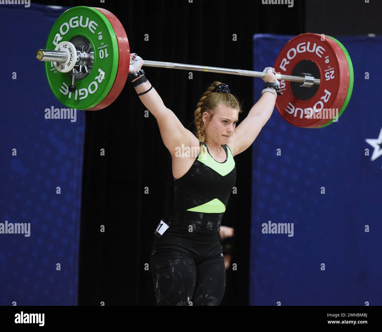 Columbus, Ohio, États-Unis. Mars 1er février 2024. Miranda Ulrey soulève 91 kg à l'arrachement dans les championnats d'haltérophilie féminine au Arnold Sports Festival à Columbus, Ohio, États-Unis. Crédit : Brent Clark/Alamy Live News Banque D'Images