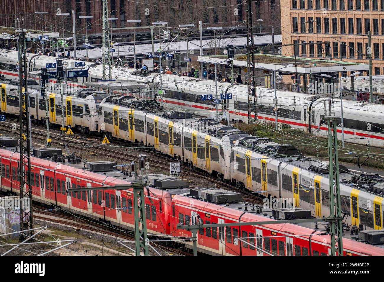 Bahnhof, Köln Messe/Deutz, Bahnsteige, Gleisanlagen Köln, NRW, Deutschland Bahnhof, Köln Messe/Deutz, *** gare ferroviaire, Cologne Messe Deutz, quais, voies Cologne, NRW, Allemagne Gare, Cologne Messe Deutz, Banque D'Images