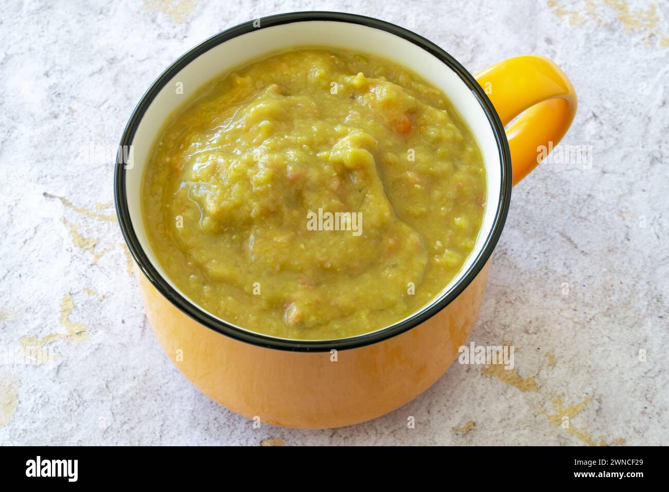 Soupe aux pois et au jambon Banque de photographies et d’images à haute ...
