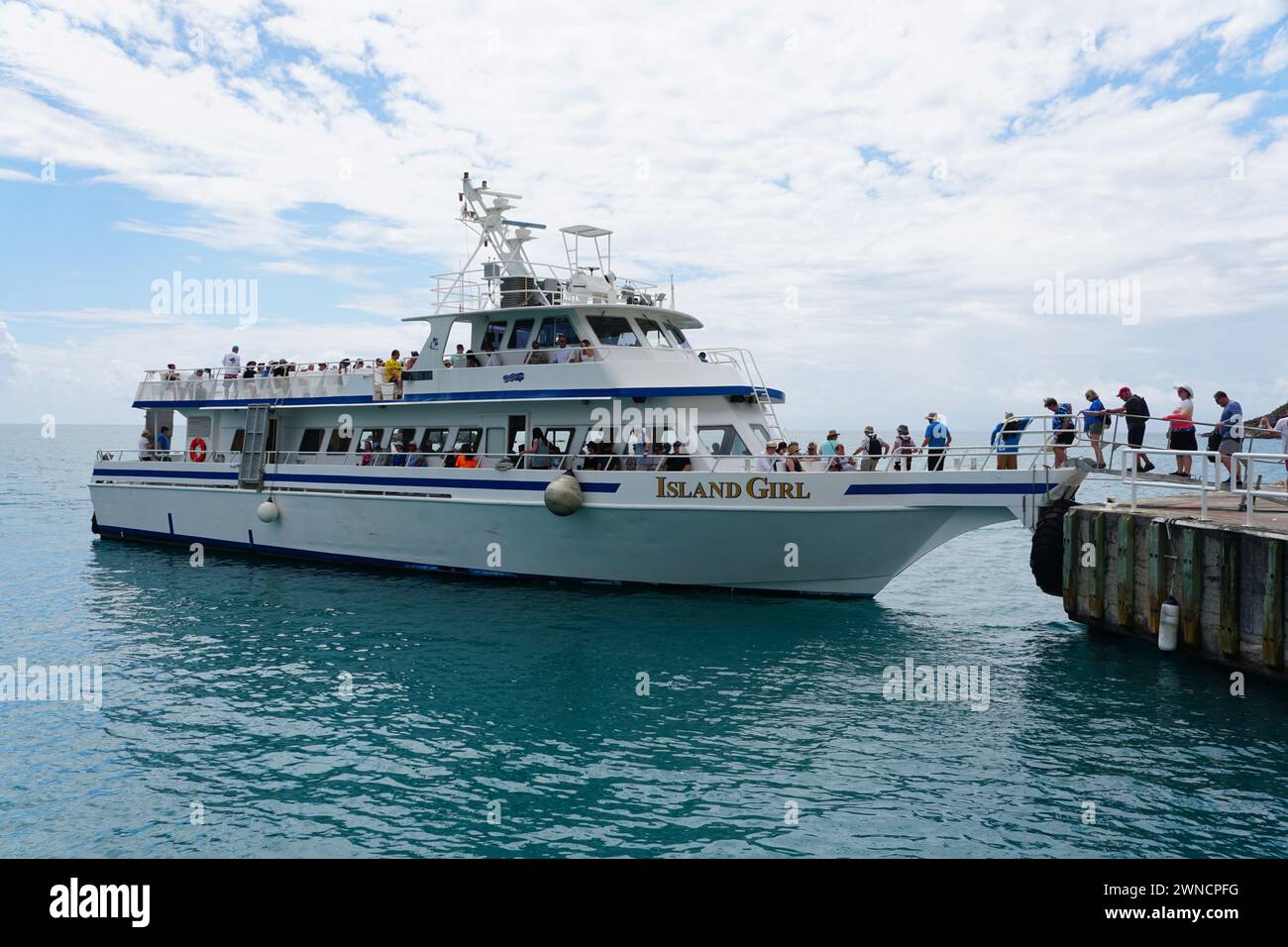 St Thomas, Îles Vierges américaines - 21 février 2024 - passagers embarquant sur le service Island Girl Boat à destination de St John Banque D'Images
