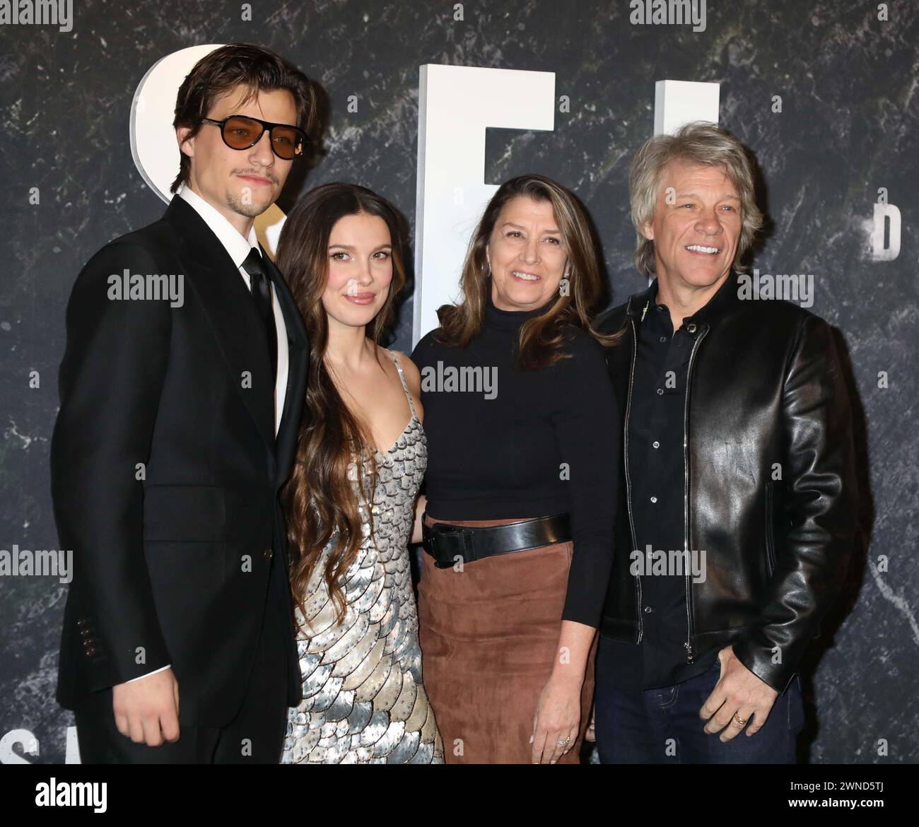 1er mars 2024, New York, New York, États-Unis : les acteurs JAKE Bongiovi, MILLIE BOBBY BROWN, DOROTHEA HURLEY et le chanteur JON BON JOVI vus aux arrivées tapis rouge pour la Netflixâ première mondiale â€˜Damselâ€™ organisée au Théâtre de Paris. (Crédit image : © Nancy Kaszerman/ZUMA Press Wire) USAGE ÉDITORIAL SEULEMENT! Non destiné à UN USAGE commercial ! Banque D'Images