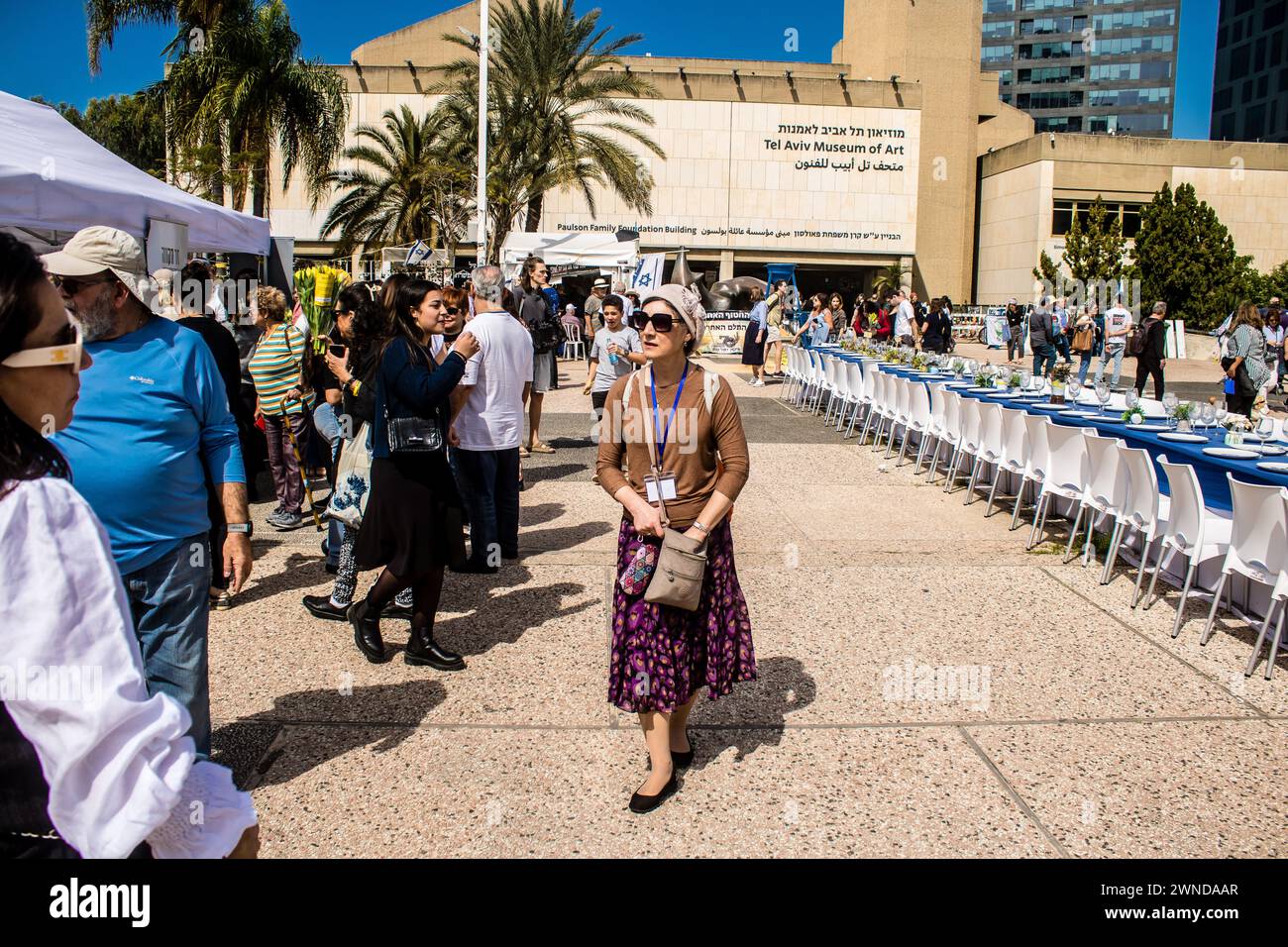 Tel Aviv, Israël, 1er mars 2024 Bring Them Home Now magasin où les visiteurs peuvent acheter des articles avec les profits allant aux familles des otages kidna Banque D'Images