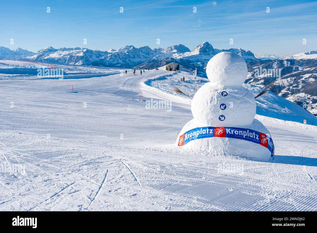KRONPLATZ, ITALIE - 21 JANVIER 2024 : située dans la vallée du Pustertal, Kronplatz est considérée comme la station de sports d'hiver numéro un du Tyrol du Sud Banque D'Images