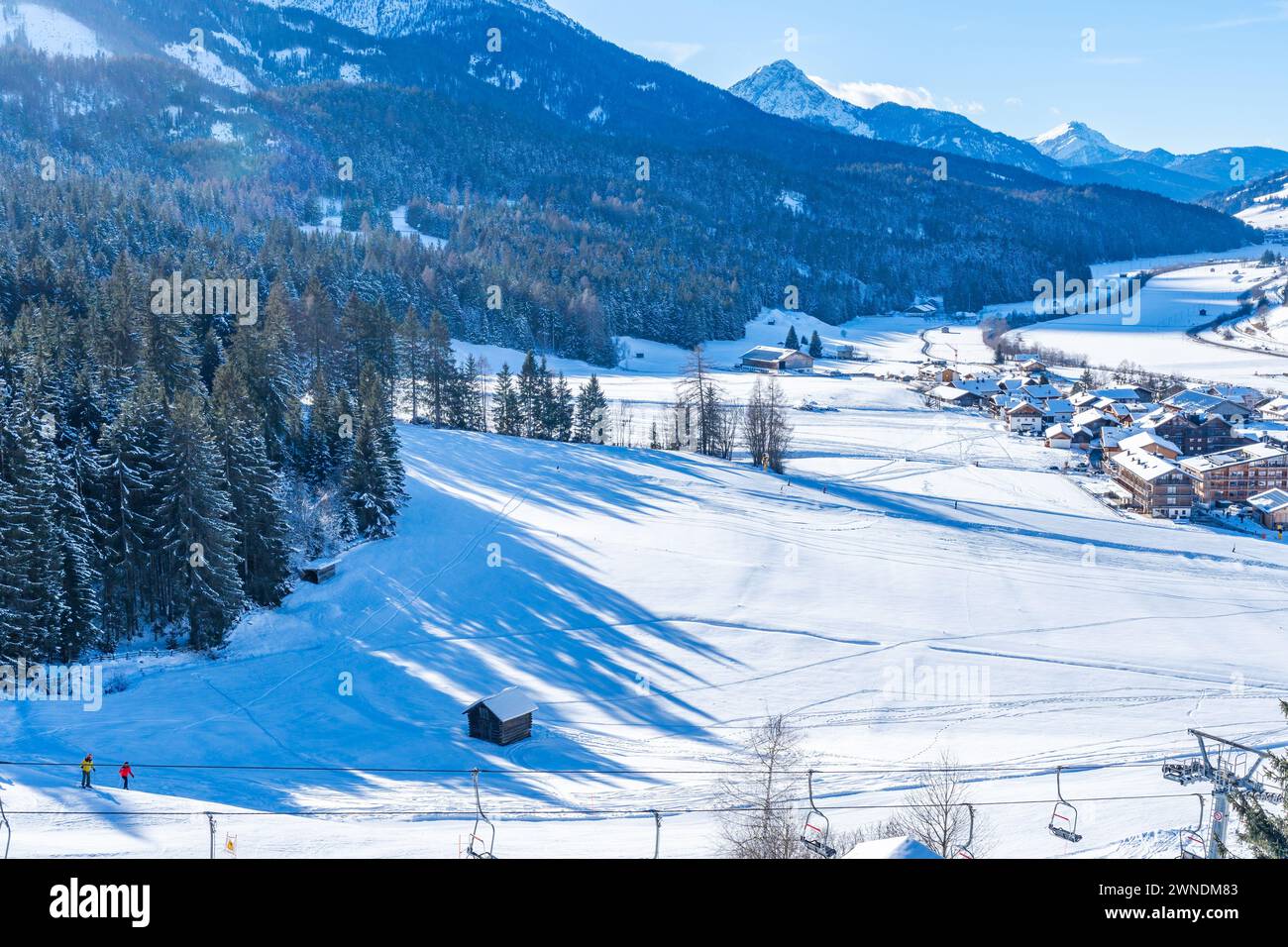 VERSCIACO-VIERSCHACH, ITALIE - 23 JANVIER 2024 : basé dans la région de Sesto dans le domaine skiable à couper le souffle du Tyrol du Sud, Versciaco est un skieur très populaire Banque D'Images
