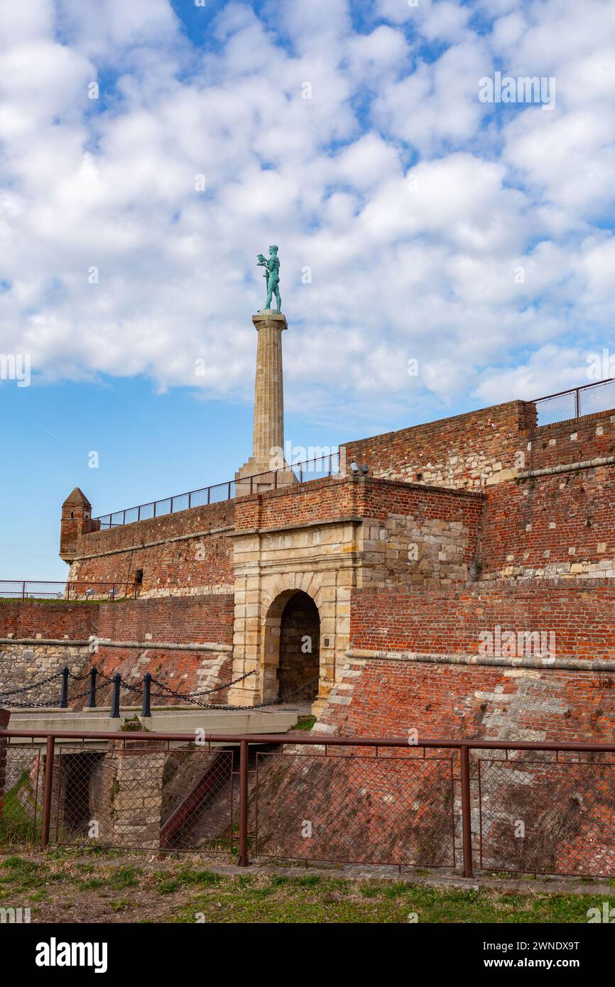 Pobednik est un monument de la forteresse de Belgrade, construit pour commémorer la victoire de la Serbie sur les empires ottoman et austro-hongrois. Banque D'Images