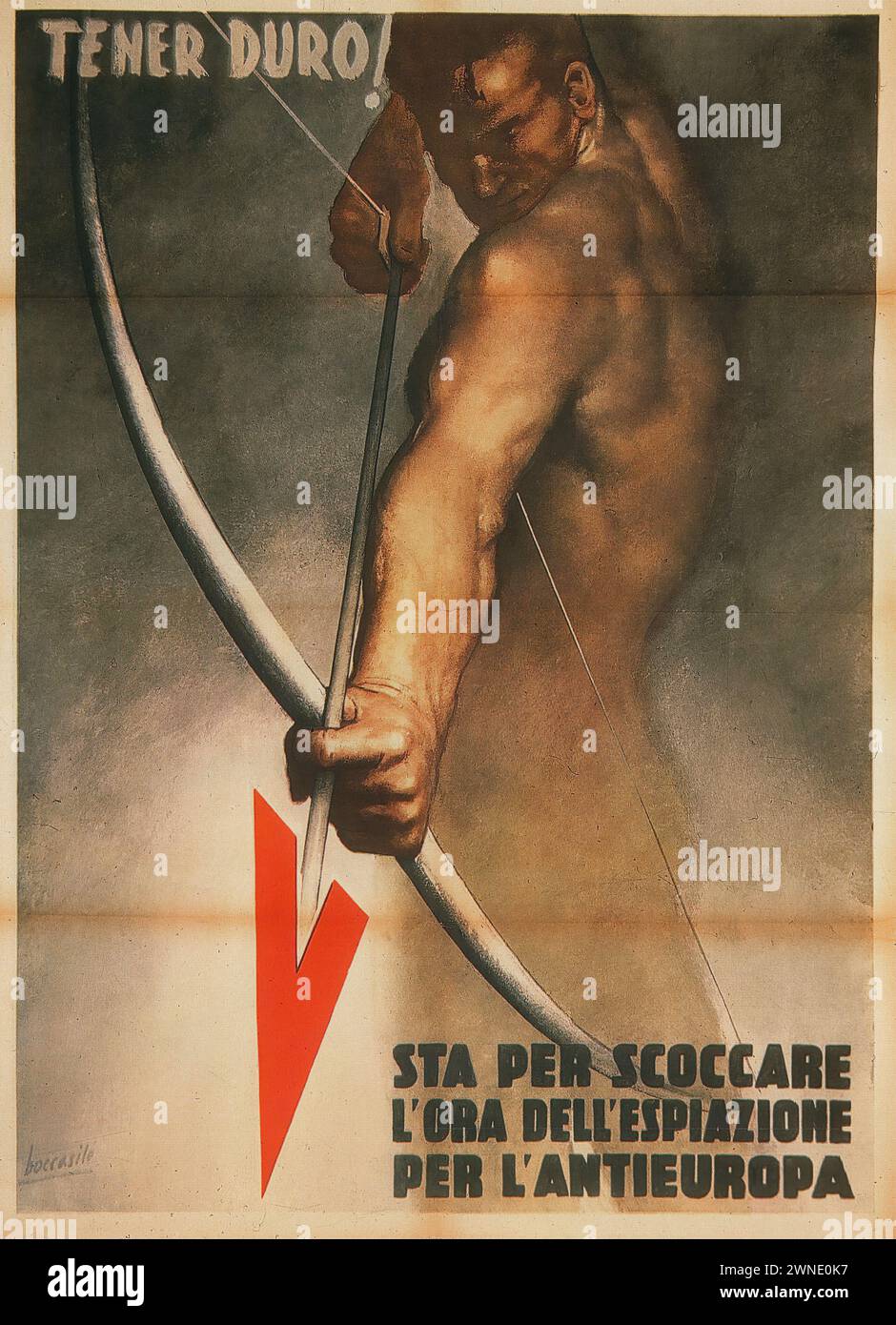 'TENER DURO! STA PER SCOCARE L'ORA DELLESPIAZIONE PER L'ANTIEUROPA' [TENEZ FERME ! L'HEURE DE LA RÉTRIBUTION POUR L'ANTI-EUROPE EST SUR LE POINT DE FRAPPER] Une puissante affiche de propagande italienne de 1944, montrant un homme musclé tendu un arc, avec une forte utilisation de l'ombrage et du réalisme. L'affiche exprime un sentiment de force et d'urgence en temps de guerre Banque D'Images